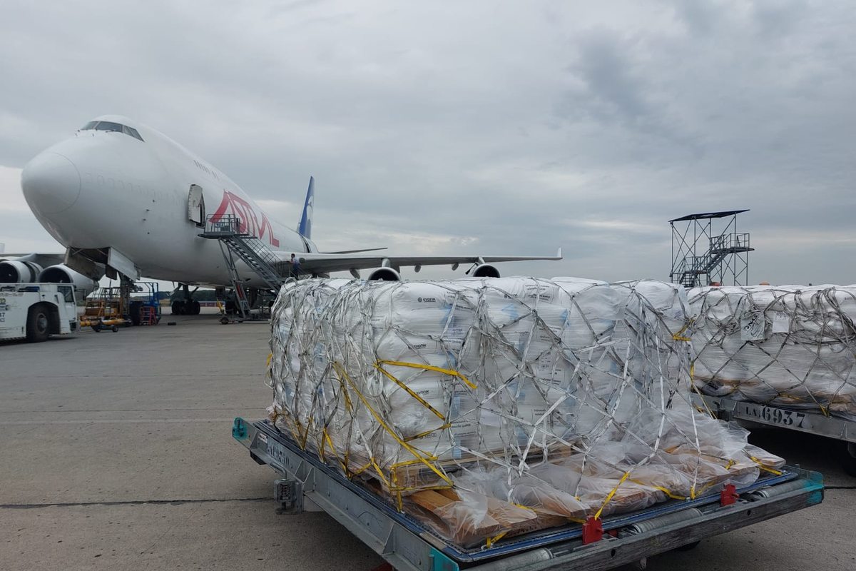 Boeing 747 freighter loaded with potassium carbonate